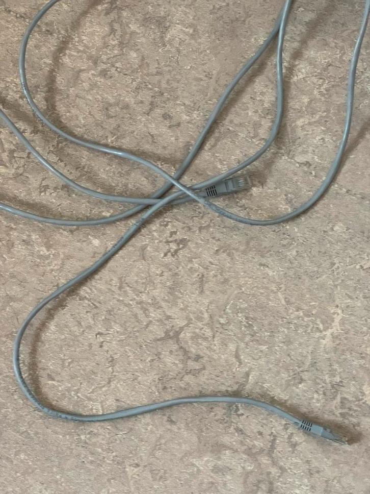 internet cable, Computers en Software, Pc- en Netwerkkabels, Nieuw, Ophalen of Verzenden