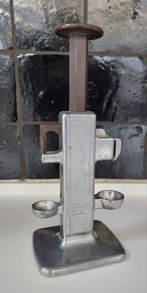 Vintage Aluminium Westmark kersen en pruimen ontpitter, Ophalen of Verzenden