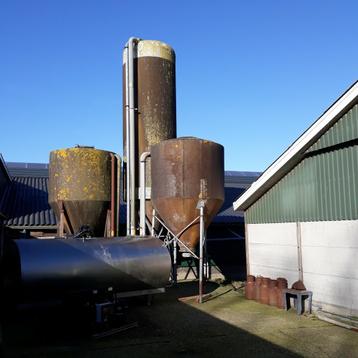  Voersilo, opdrijfhek, stekpalen beschikbaar voor biedingen