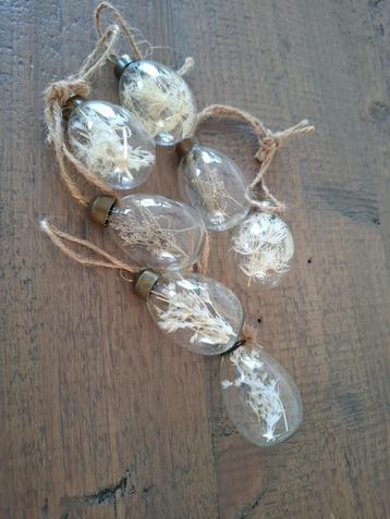 Pasen - Glazen hangers eieren met droogbloemen - nieuw beschikbaar voor biedingen