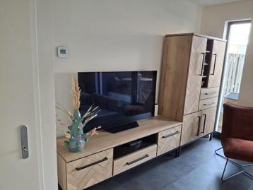 Luxe visgraat meubelset – TV-meubel, (bar)kast & salontafel beschikbaar voor biedingen