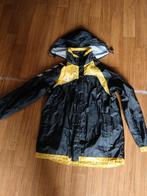Zwarte jas met gele accenten, Ophalen of Verzenden, Zo goed als nieuw, Jongen of Meisje, Jas