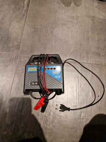 Acculader 4A - 12V beschikbaar voor biedingen