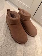 Ugg ultra mini, Ophalen of Verzenden, Zo goed als nieuw, Jongetje of Meisje, Laarsjes