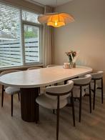 Beton ciré tafel met geribbelde walnoot poten, Ophalen of Verzenden