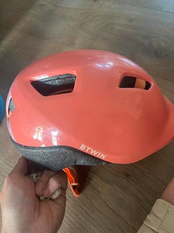 Btwin Fietshelm Kind beschikbaar voor biedingen