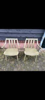 2 oude cafestoelen, Ophalen