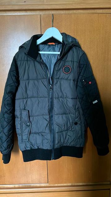 NIEUWE Herfst-/winterjas maat 140, afritsbare capuchon beschikbaar voor biedingen