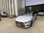 Mercedes-Benz A-klasse 200 PANO! LED! CARPLAY! NAP! INRUIL M, Gebruikt, 4 cilinders, Leder en Stof, Origineel Nederlands