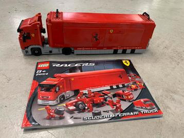 Scuderia Ferrari Truck. Met boekje. 