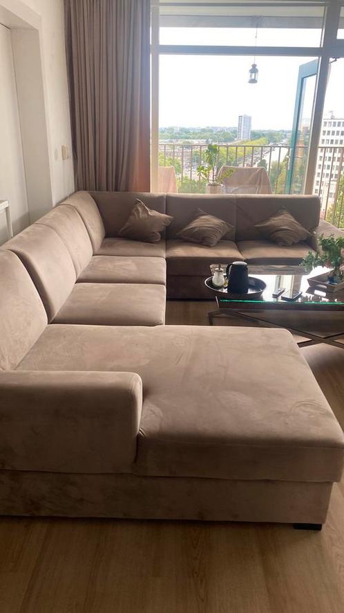 Mooie hoek bank Taup kleur, Huis en Inrichting, Banken | Sofa's en Chaises Longues, Zo goed als nieuw, Stof, Ophalen of Verzenden