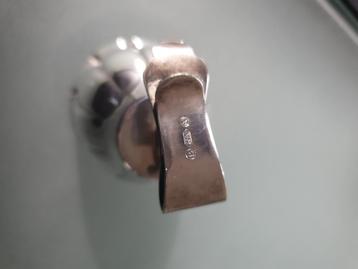 Verzilverd tafelklemmetje  beschikbaar voor biedingen