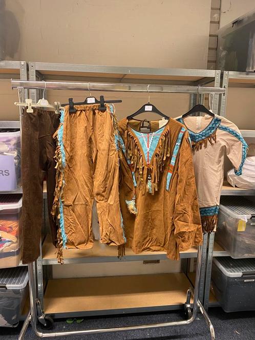Diverse indianenkostuums, Hobby en Vrije tijd, Kostuums, Theaterbenodigdheden en LARP, Gebruikt, Toneelattributen of Onderdelen