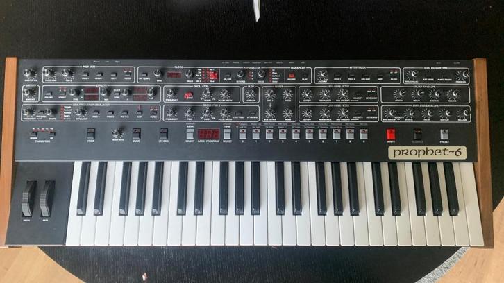 Sequential Prophet 6 synthesizer + decksaver & soundbank, Muziek en Instrumenten, Synthesizers, Zo goed als nieuw, 49 toetsen