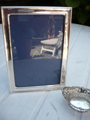 Puntgave antieke zilveren fotolijst beschikbaar voor biedingen