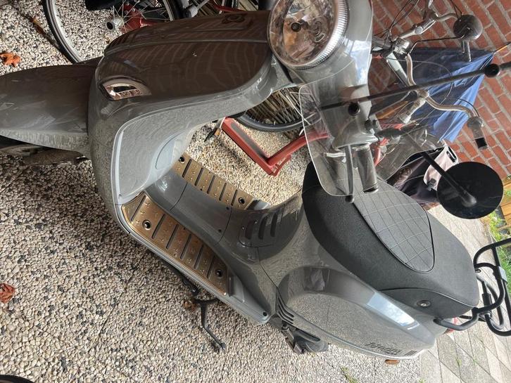 Agm VX50 scooter met windscherm, Fietsen en Brommers, Snorfietsen en Snorscooters, Gebruikt, Overige merken, Benzine, Ophalen