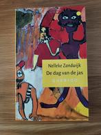 GESIGNEERD De dag van de jas. Nelleke Zandwijk., Ophalen of Verzenden, Gelezen, Nederland