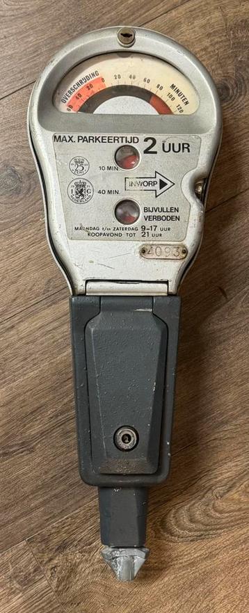 Vintage parkeermeter voor de mancave kwartjes en guldens beschikbaar voor biedingen