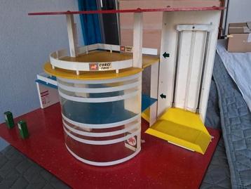 Vintage garage beschikbaar voor biedingen