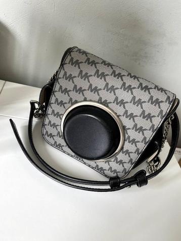 Michael Kors cross body tas beschikbaar voor biedingen