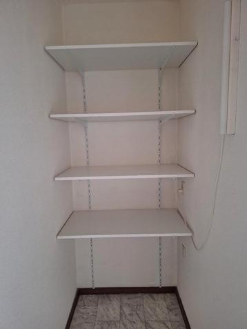 Stellingkast beschikbaar voor biedingen