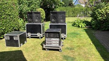 4x Meyer Sound UPA 1, processoren en flightcases beschikbaar voor biedingen