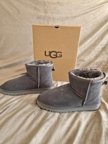 UGG classic mini II Laarsjes Grijs Maat 40 beschikbaar voor biedingen