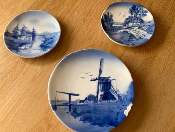Delfts blauwe wandborden beschikbaar voor biedingen