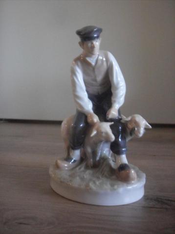 royal copenhagen denmark boer met schapen  beschikbaar voor biedingen