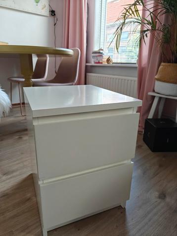 Malm Ikea nachtkastje 