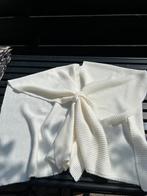 Leuke cape sjaal wit, Kleding | Dames, Ophalen of Verzenden, Zo goed als nieuw, Maat 46/48 (XL) of groter, Wit