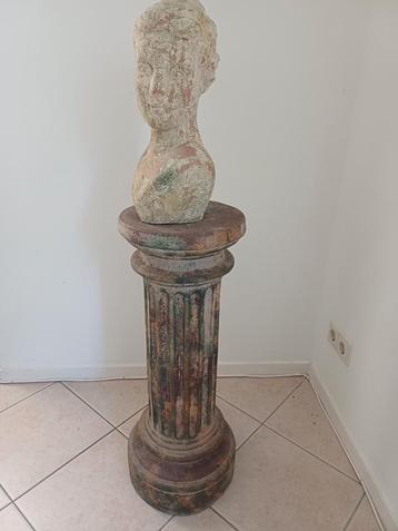 Zuil met borstbeeld  beschikbaar voor biedingen