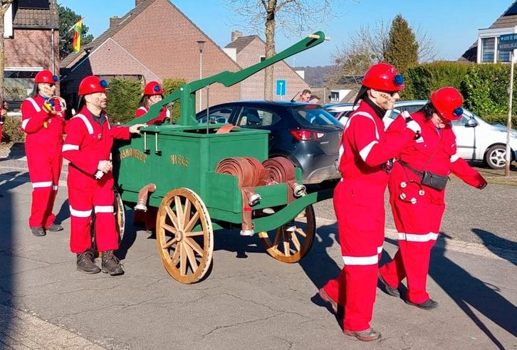 Carnavalswagen oude brandweer spuit te koop, Hobby en Vrije tijd, Feestartikelen, Gebruikt, Overige typen, Carnaval, Ophalen