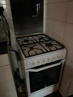 Indesit Fornuis, Witgoed en Apparatuur, Ophalen, 4 kookzones, Zo goed als nieuw, Gas