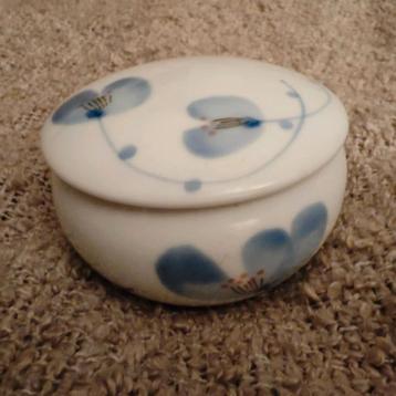 Potje met deksel Hasami Porselein Hakusan Yaki beschikbaar voor biedingen