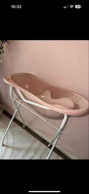 Roze Babybadje op Standaard + Verkleiner beschikbaar voor biedingen