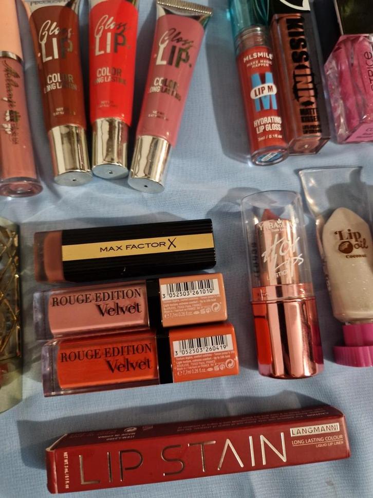 Diverse lipproducten lipstick lippenstift lipgloss, Sieraden, Tassen en Uiterlijk, Uiterlijk | Cosmetica en Make-up, Zo goed als nieuw