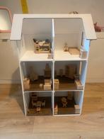 Handgemaakt poppenhuis, met veel details, Ophalen, Zo goed als nieuw, Poppenhuis