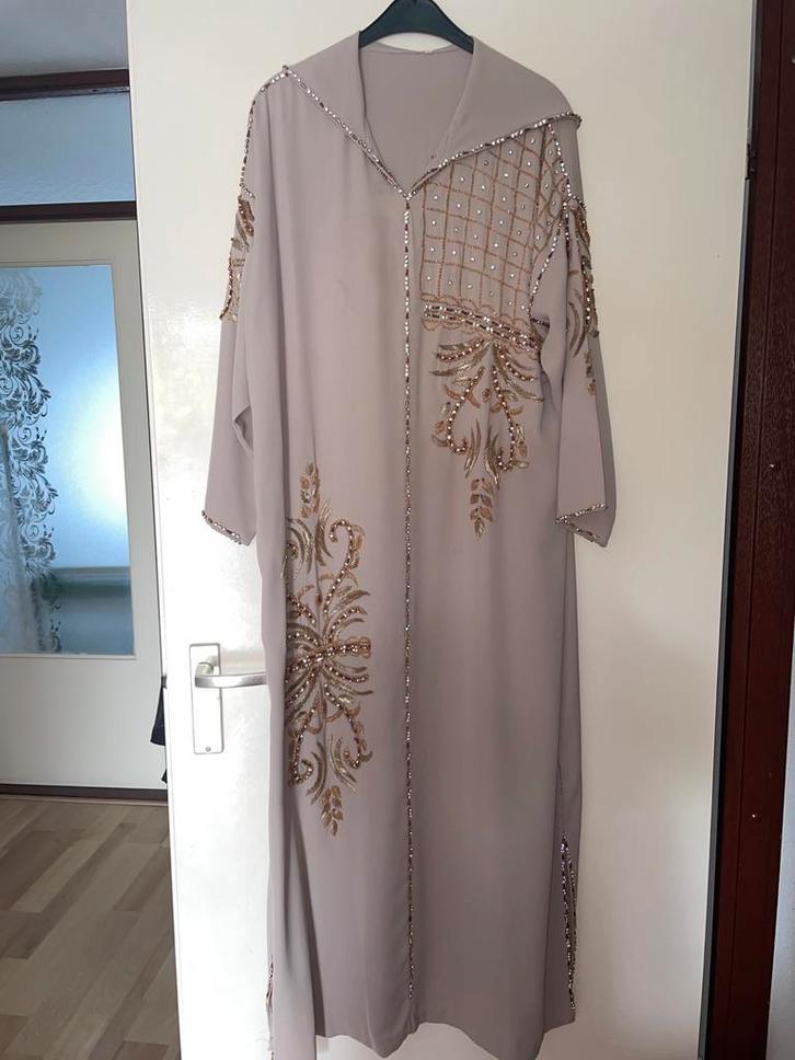 Mooie Marokkaanse Jelleba, Kleding | Dames, Jurken, Zo goed als nieuw, Maat 38/40 (M), Beige, Onder de knie, Ophalen of Verzenden