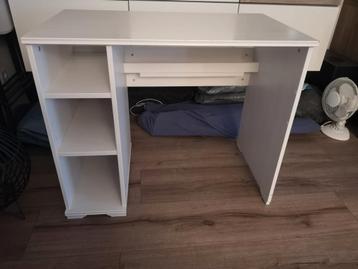 Bureau grijs kleurig  beschikbaar voor biedingen