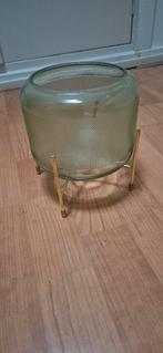 Groene vaas op pootjes met gouden onderstel, Huis en Inrichting, Woonaccessoires | Vazen, Ophalen of Verzenden, Minder dan 50 cm