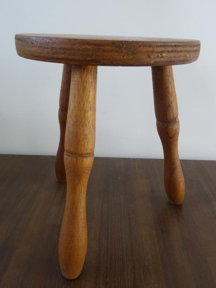 vintage houten driepoot plantentafeltje krukje piedestal, Huis en Inrichting, Krukjes, Zo goed als nieuw, Hout, Ophalen of Verzenden