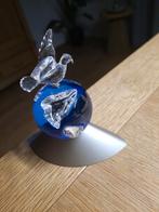 Swarovski. Duif op aardbol 2000. In box, Verzamelen, Swarovski, Ophalen of Verzenden, Zo goed als nieuw, Figuurtje
