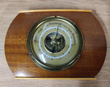 Antieke barometer in houten behuizing beschikbaar voor biedingen