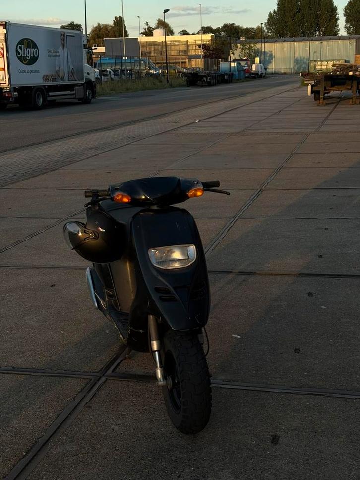 Piaggio typhoon 125cc  TE RUIL!!, Fietsen en Brommers, Scooters | Piaggio, Zo goed als nieuw, Overige modellen, Tweetakt, Ophalen of Verzenden