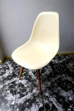 Design stoeltje - kunststof hout, Huis en Inrichting, Stoelen, Ophalen, Gebruikt, Overige kleuren, Metaal