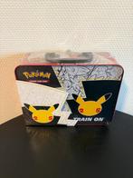 Pokemon Celebrations Collector Chest SEALED!, Hobby en Vrije tijd, Verzamelkaartspellen | Pokémon, Ophalen of Verzenden, Nieuw