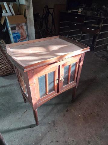 Oud thee kastje  beschikbaar voor biedingen