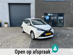 Toyota Aygo 1.0 VVT-i x-wave Airco, Parkeer Camera, Cruise, Auto's, Voorwielaandrijving, Gebruikt, Euro 6, 4 stoelen