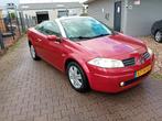 Renault Mégane 2.0 16V Autcom Cabrio 2004 Rood NIEUWE APK!!, Auto's, Voorwielaandrijving, 1998 cc, Stof, Zwart